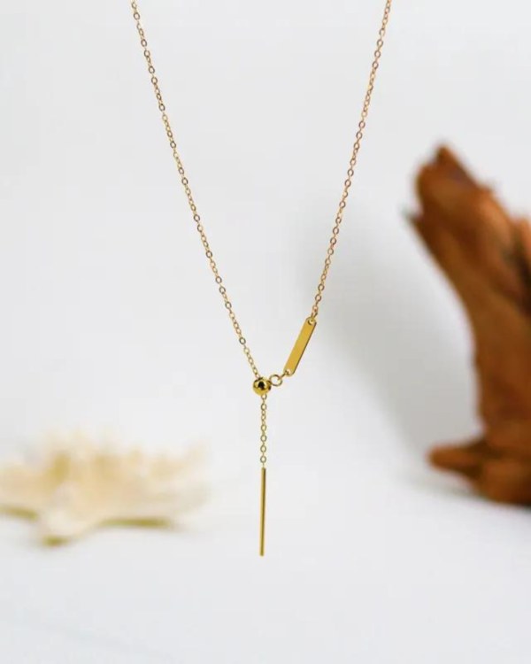 Créez votre bijou unique avec notre collier personnalisé. Choisissez des initiales, un cœur ou une étoile pour un collier qui reflète votre style et vos émotions.